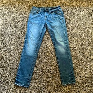 American Eagle blue skinny jeans. Size 28x30.